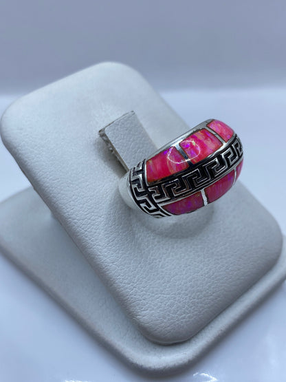 Detalle del Ópalo de Fuego mostrando fuego rosa, naranja y dorado en plata .950