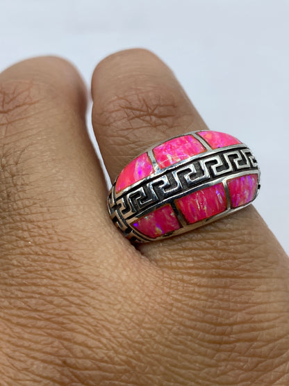 Vista lateral del anillo con grecas en relieve y sello .950 en plata de Taxco
