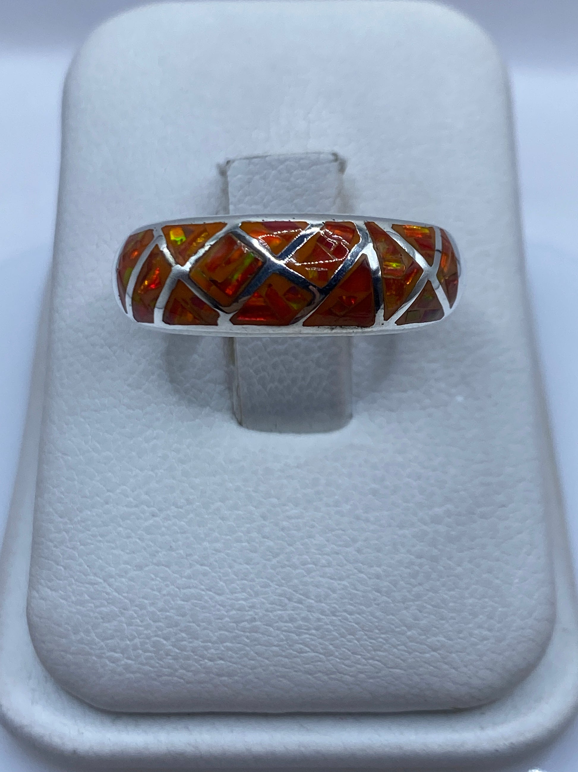 Anillo de plata .950 con ópalo de fuego naranja en diseño geométrico