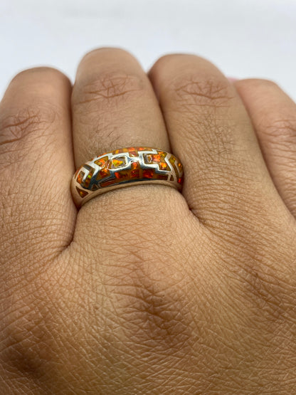 Anillo de plata pura .950 sobre fondo gris mostrando el peso de 4.3 gramos