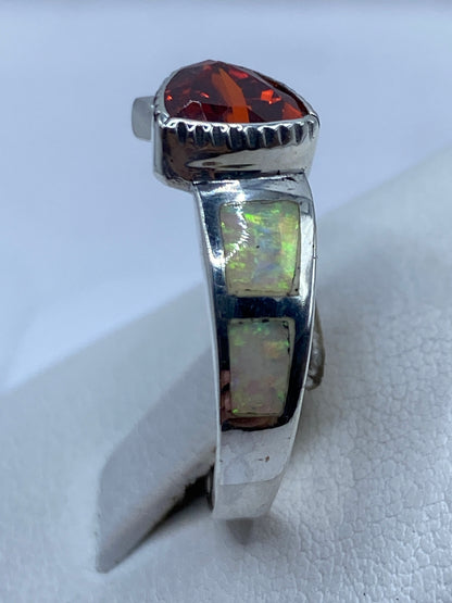 Perfil lateral del anillo engastado en plata .950