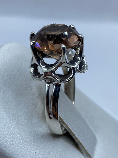 Detalle del sello .925 en la banda interna del anillo