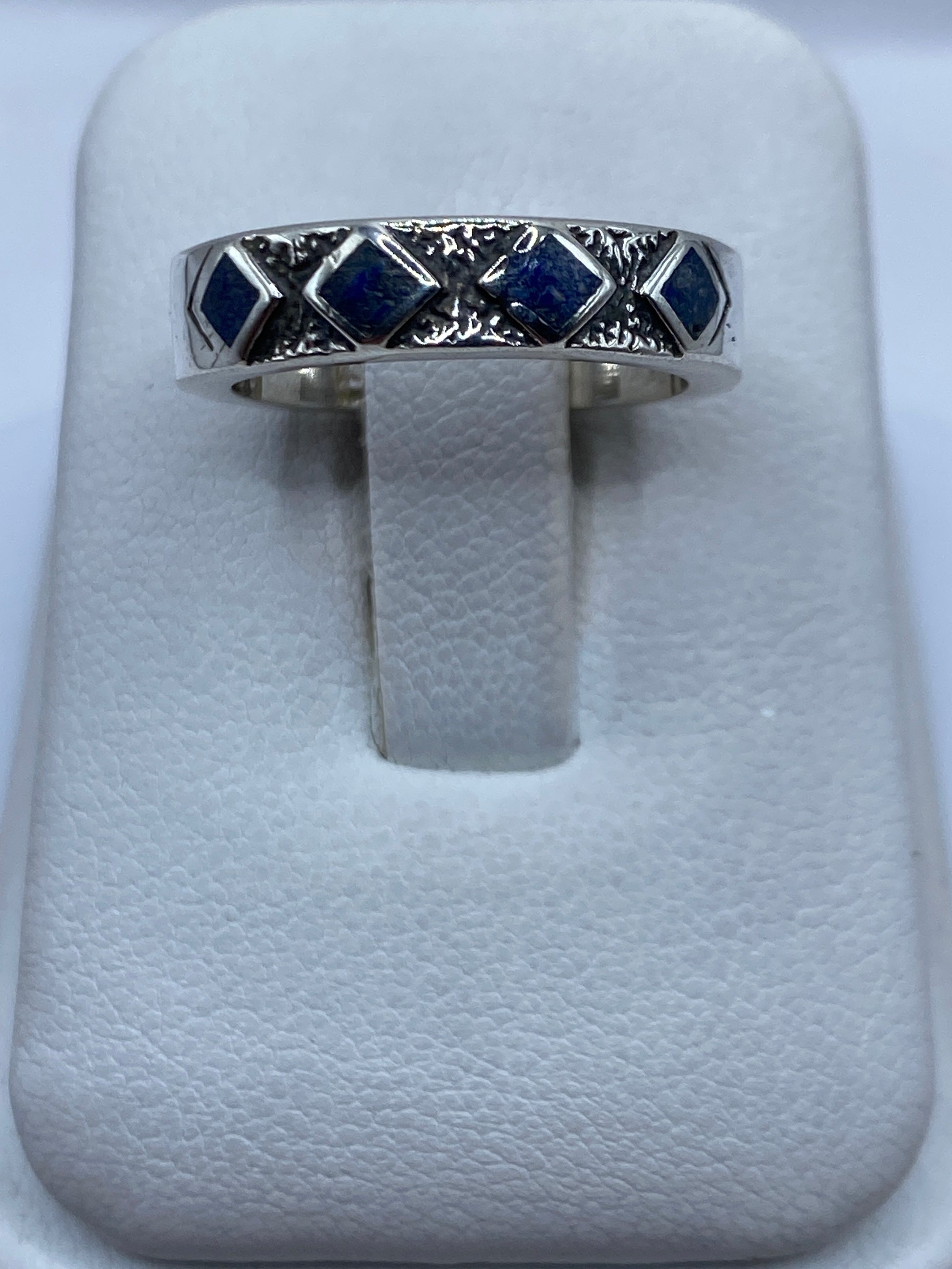 Anillo de plata .925 con lapislázuli azul, vista superior mostrando cuatro piedras cuadradas