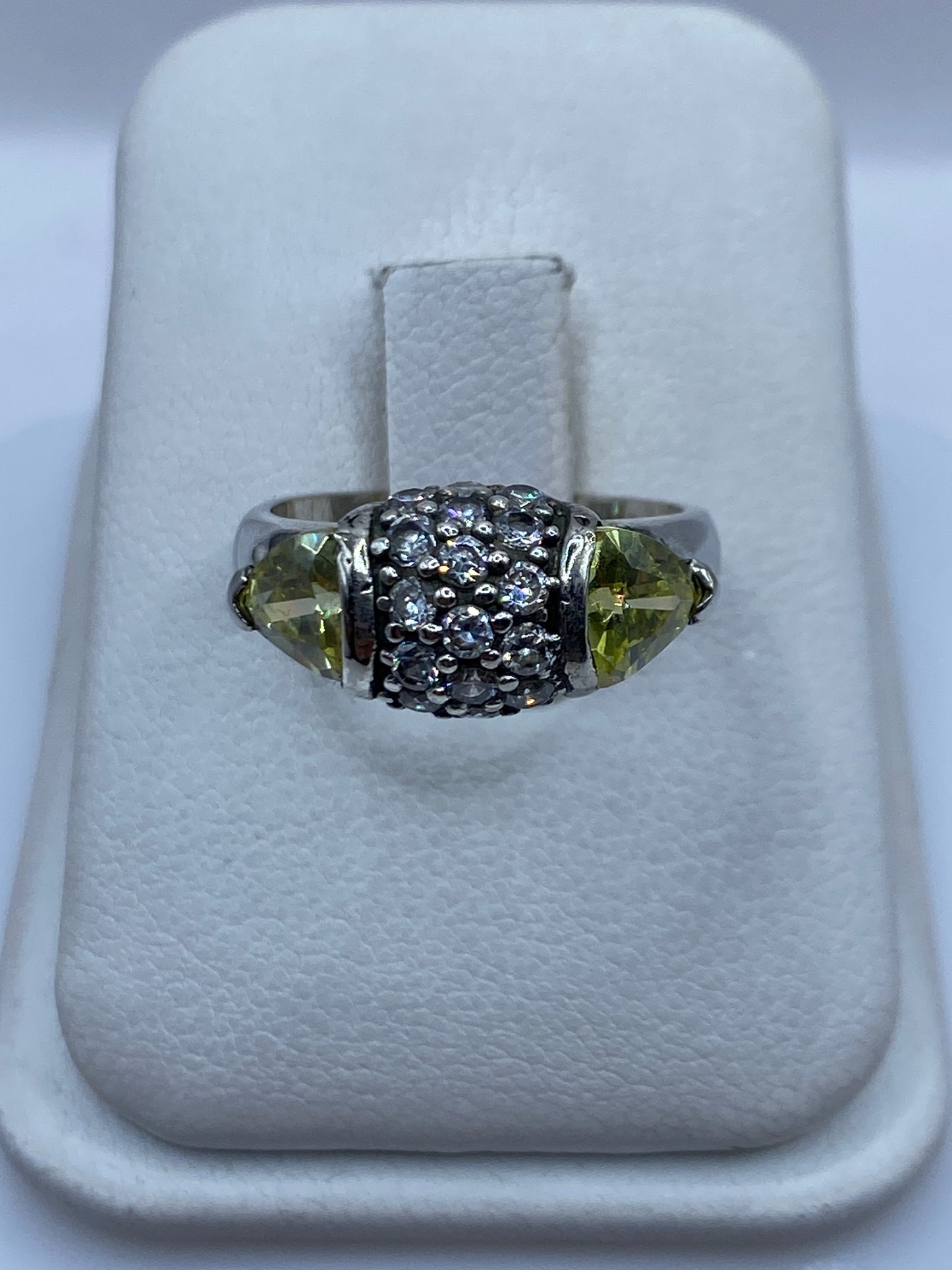 Anillo de plata .925 con solitario de circonia amarilla en estuche blanco
