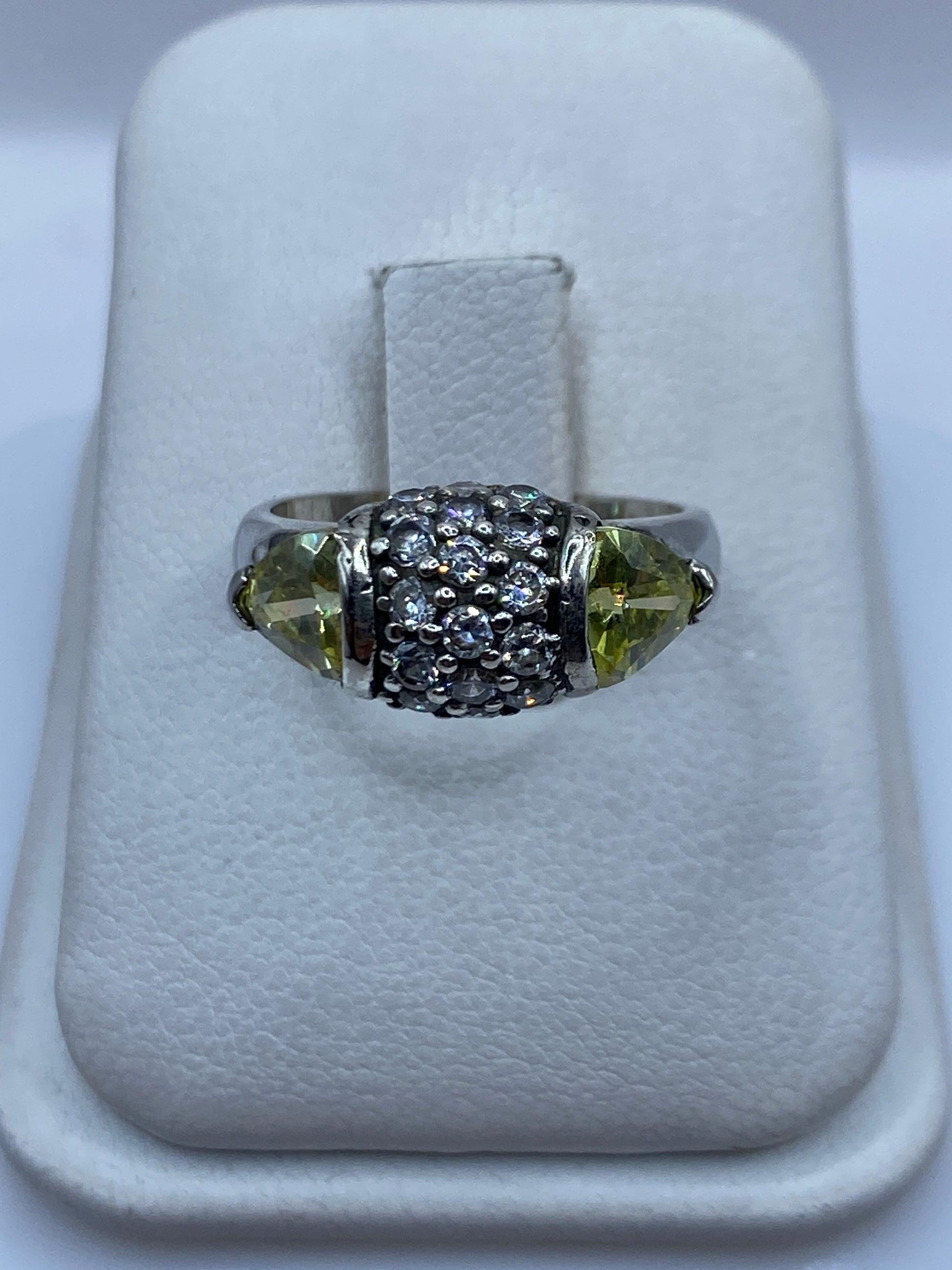Anillo de plata .925 con solitario de circonia amarilla en estuche blanco