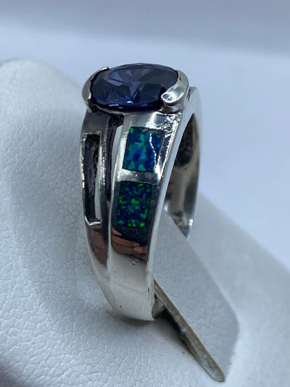 Anillo solitario con montura artesanal en plata .950 vista lateral