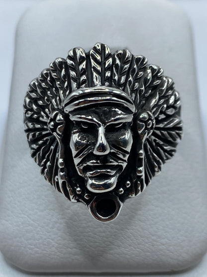 Anillo de plata .950 con cabeza tocado prehispánico tallada a mano en Taxco