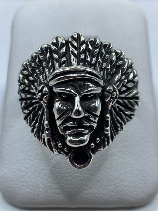 Anillo de plata .950 con cabeza tocado prehispánico tallada a mano en Taxco