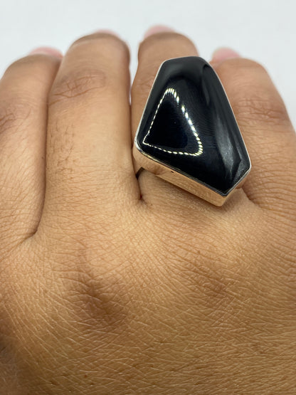 Detalle de la base del anillo con el sello .950 MEXICO