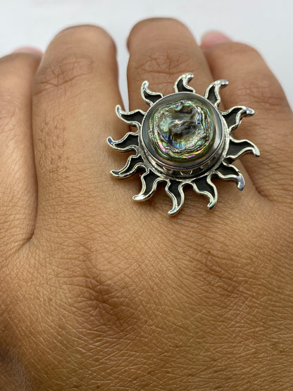 Anillo de plata con peso de 11 gramos en balanza, mostrando autenticidad