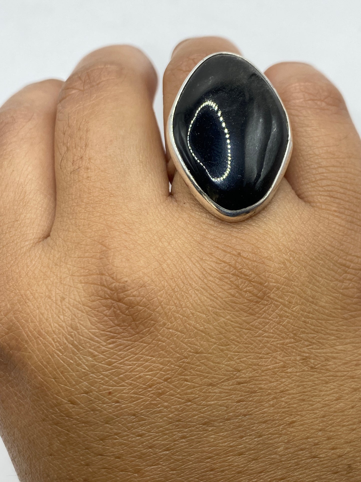 Sello 950 en la plata del anillo, garantía de autenticidad