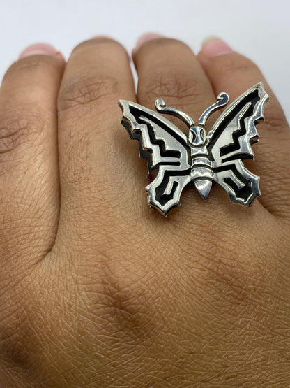 Anillo mariposa plata .925 en balanza de precisión marcando 10.3 gramos con sello hallmark visible