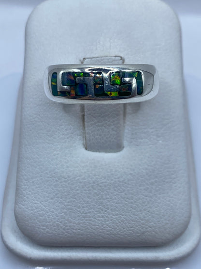 Anillo de plata .950 con ópalo de fuego verde limón en caja de presentación