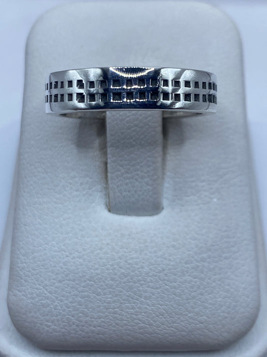 Anillo de plata sello con patrón geométrico cuadrado visto desde arriba