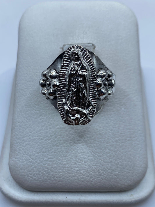 Anillo de plata .925 con Virgen de Guadalupe tallada a mano, frente en relieve