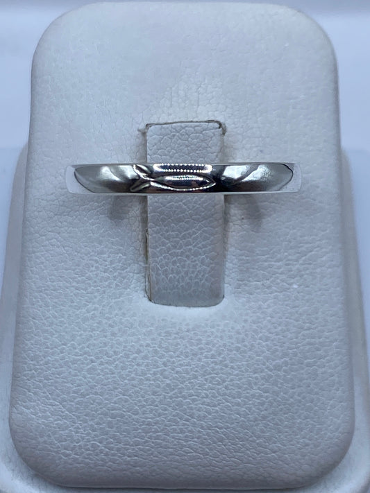 Anillo de plata .925 banda pulida en estuche blanco, vista superior