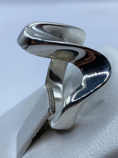 Anillo de Plata Fluido Orgánico — Elegancia Minimalista — foto 3