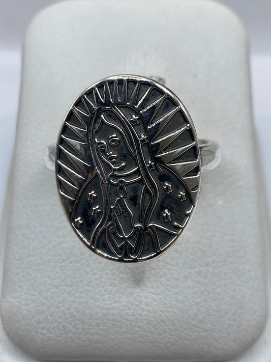 Anillo de plata .925 con Virgen María y aureola de rayos radiantes