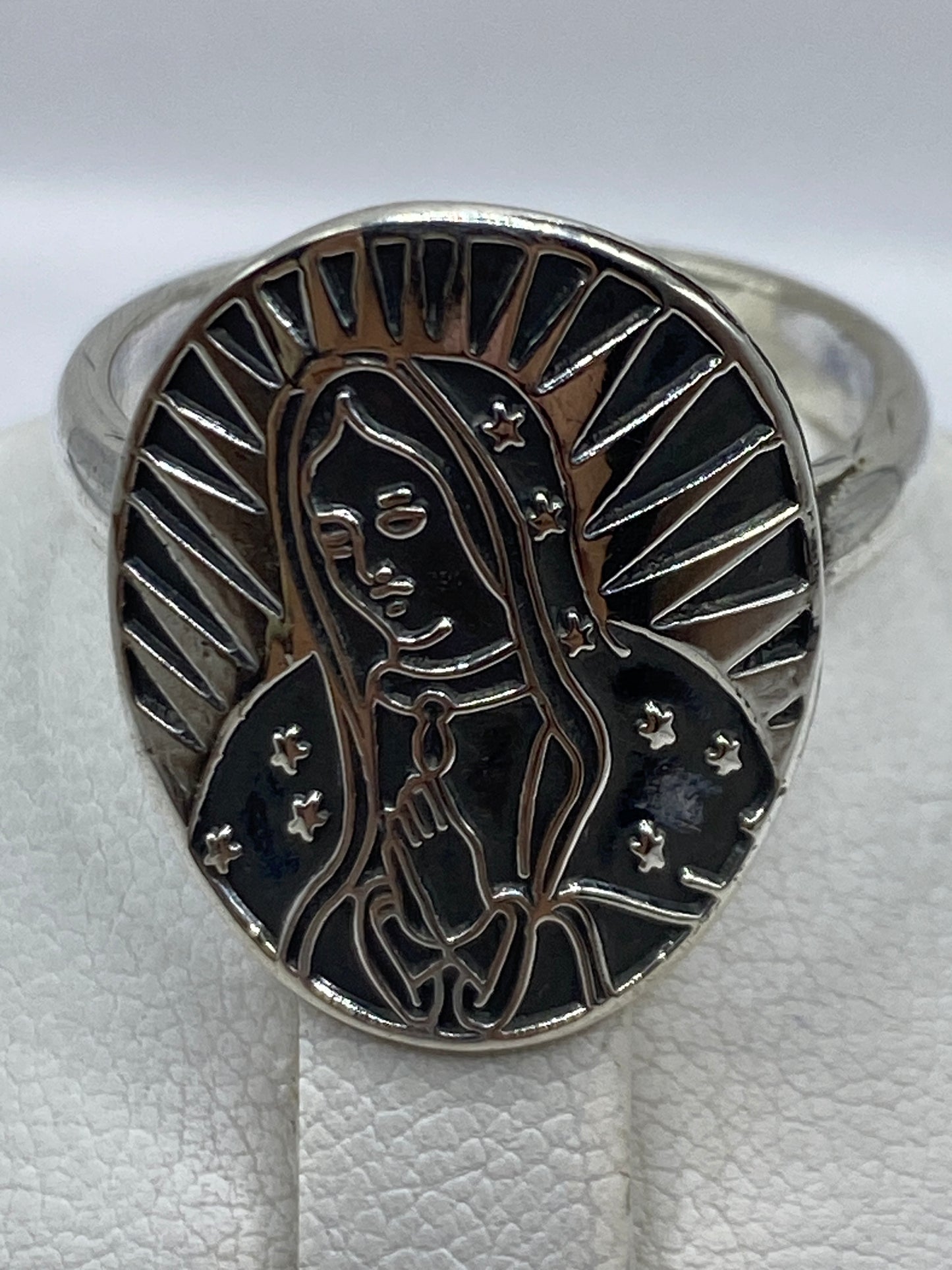 Detalle del rostro de la Virgen María engastado en plata .925