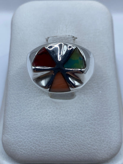 Anillo de plata .925 con incrustación de coral rojo en cinco secciones geométricas