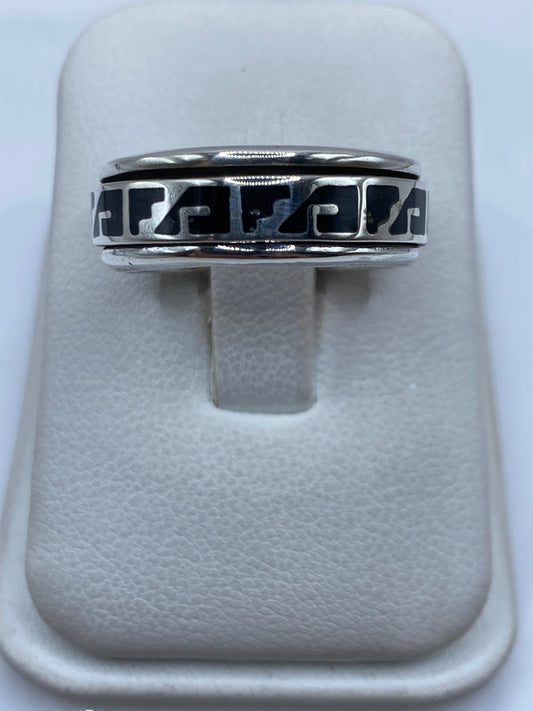 Anillo de plata .925 con diseño prehispánico calado en talla 9