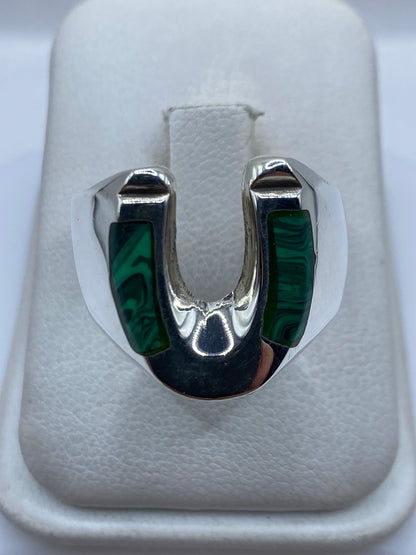 Anillo de plata .925 con malaquita verde engastada, vista frontal
