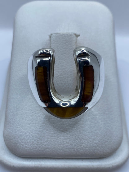 Anillo de plata .925 con piedra café, vista frontal sobre fondo blanco