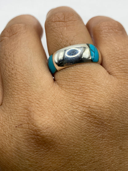 Anillo sobre balanza mostrando el peso de 7.8 gramos de plata auténtica