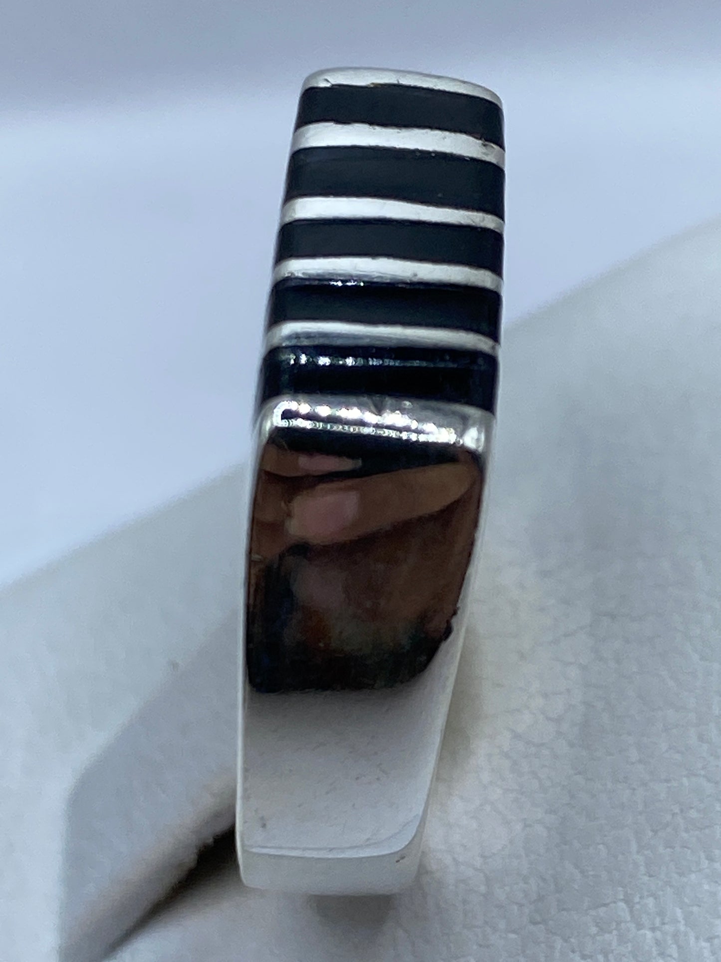 Detalle del Quinto .925 en la parte interior del anillo de plata