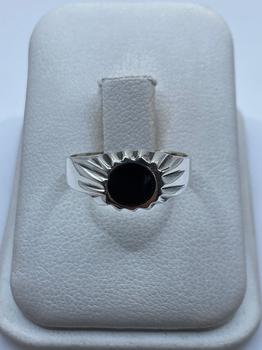 Anillo de plata .925 con ónix negro engastado en caja de presentación