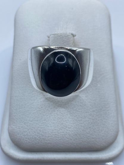 Anillo de plata .925 con ónix negro pulido en estuche blanco