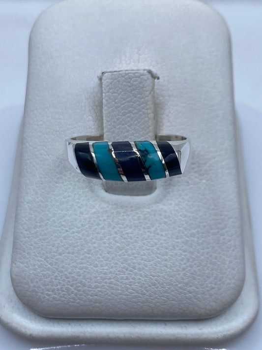 Anillo de plata con turquesa azul cielo en bandas alternas sobre estuche blanco