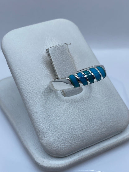 Detalle del engaste a mano de turquesa en plata .925