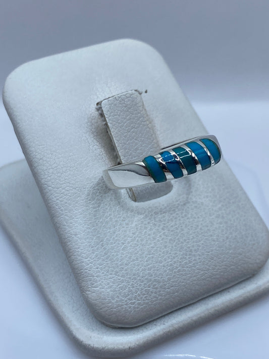 Detalle del engaste a mano de turquesa en plata .925
