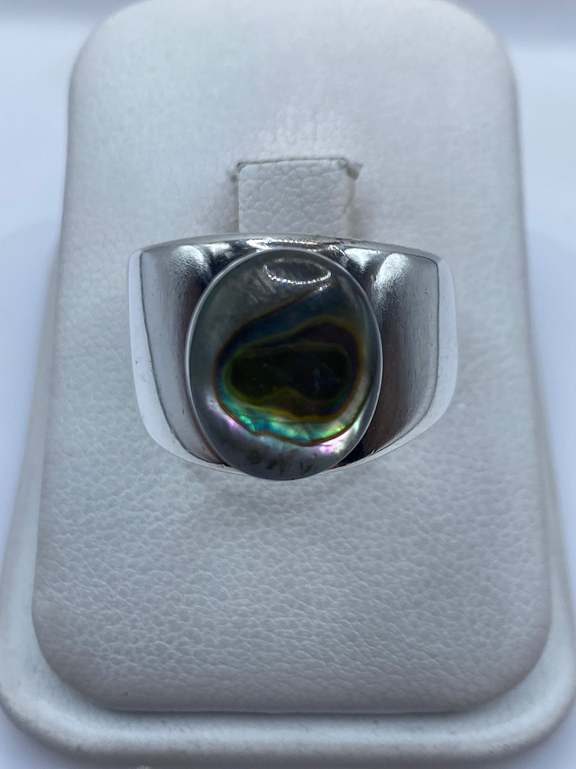 Anillo de plata .925 con piedra semipreciosa engastada en talla 8