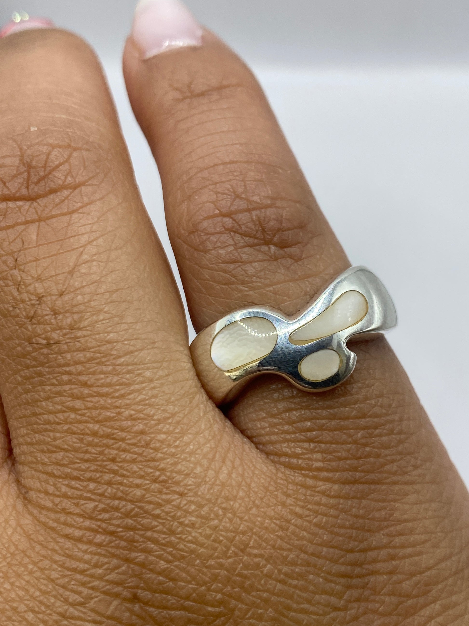 Anillo de perla en plata .925 con sello de Quinto, vista desde arriba