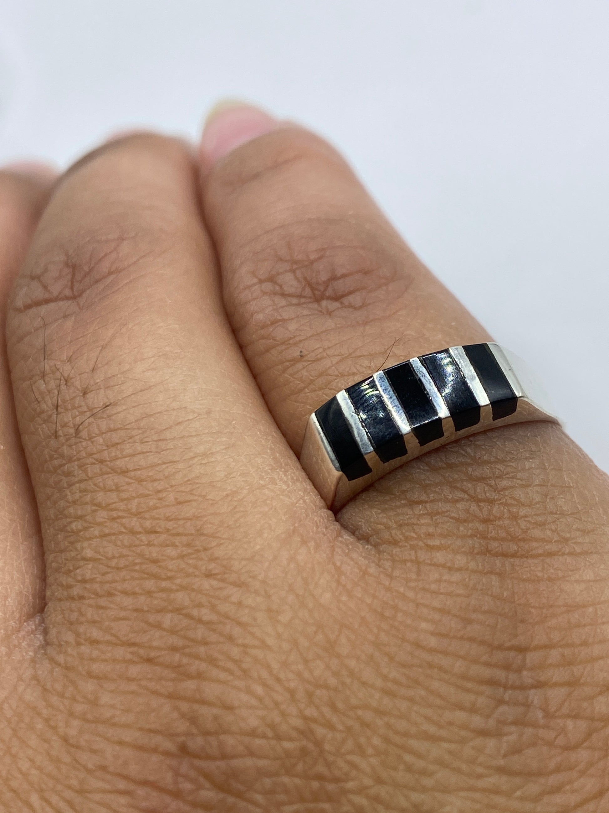 Sello interior del anillo mostrando la marca 925 de autenticidad