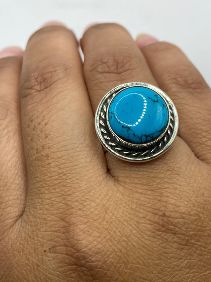 Anillo de plata sobre tabla de pesar mostrando peso de 7.9 g y SKU 004639