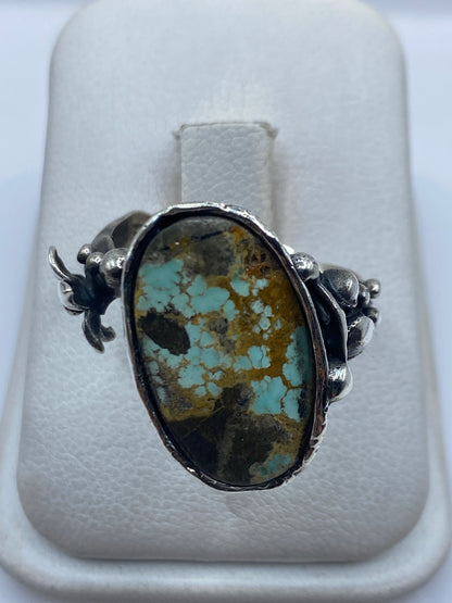 Anillo de plata ajustable con piedra natural engastada a mano, vista frontal