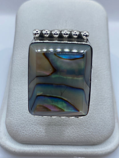 Anillo de plata con incrustación de piedra y diseño geométrico en talla 6