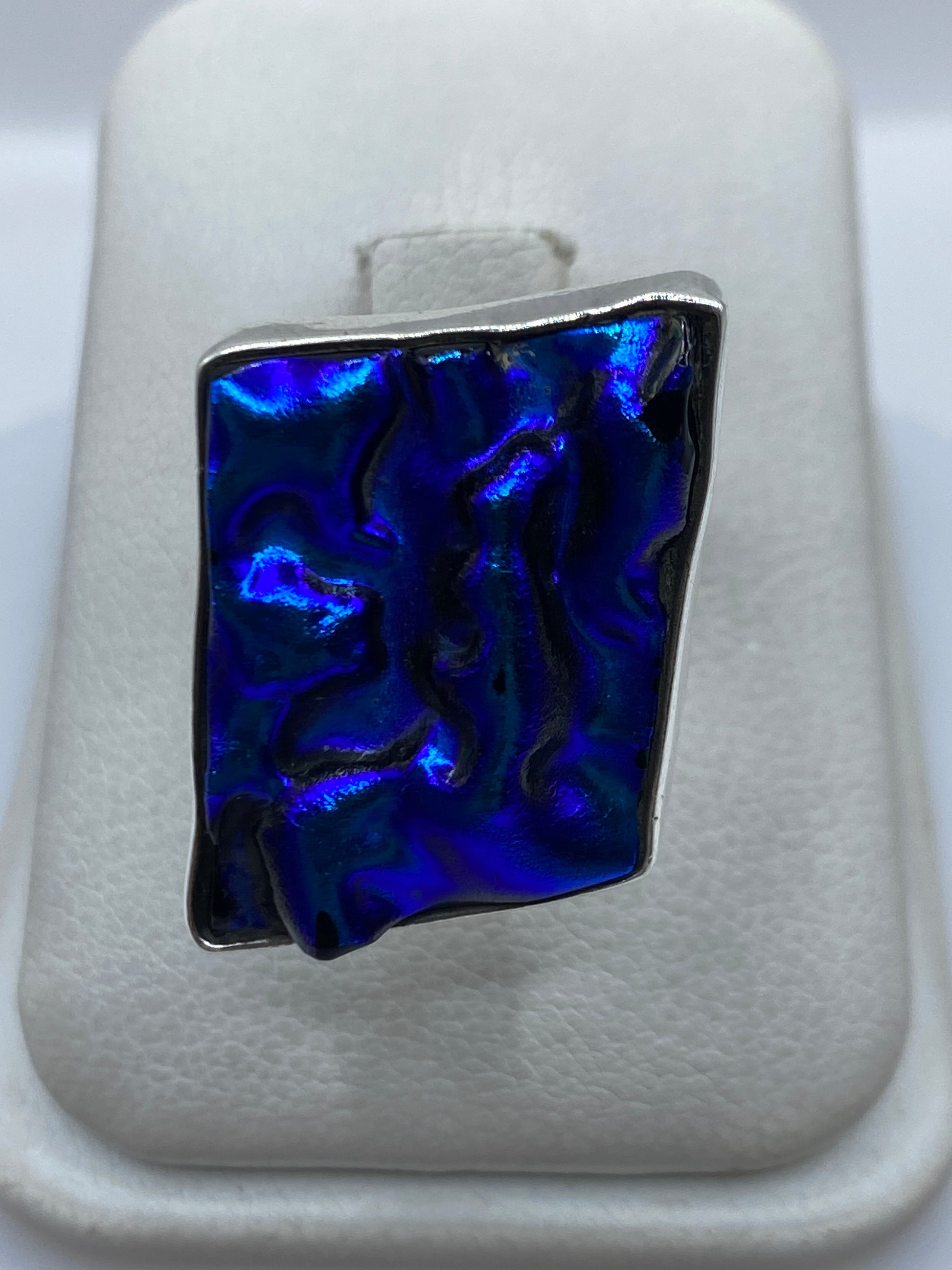 Anillo ajustable de plata .925 con piedra azul engastada a mano