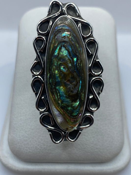 Anillo ajustable de plata con piedra iridiscente natural y marco ornamental