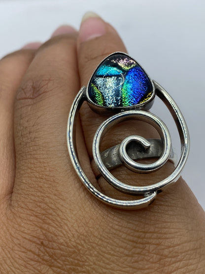Anillo sobre fondo blanco con marca .925 visible en la banda interior