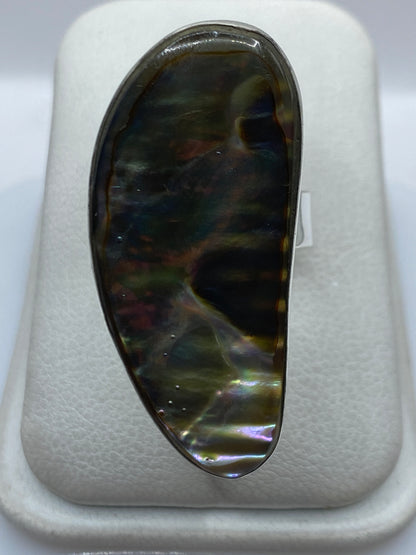 Anillo de plata ajustable con piedra iridiscente engastada a mano