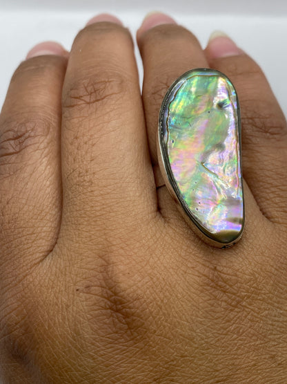 Anillo sobre fondo blanco con el sello .925 visible