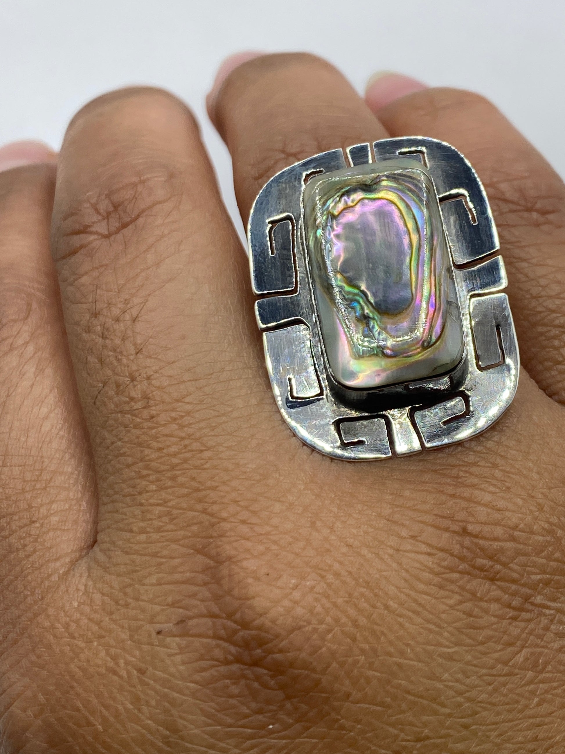 Anillo prehispánico de plata mostrando el Quinto .925 y sello de Taxco