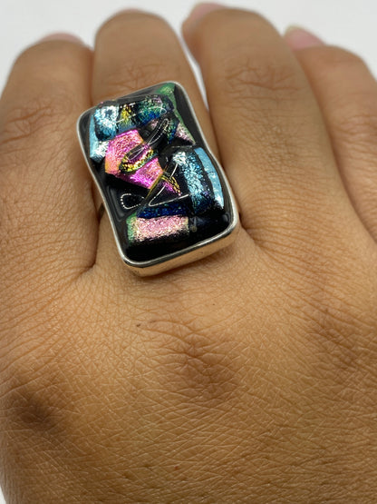 Anillo sobre balanza de joyero mostrando peso de 14.4 gramos y SKU 004770