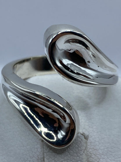 Vista lateral del anillo cartoneado en plata .925 con Quinto visible