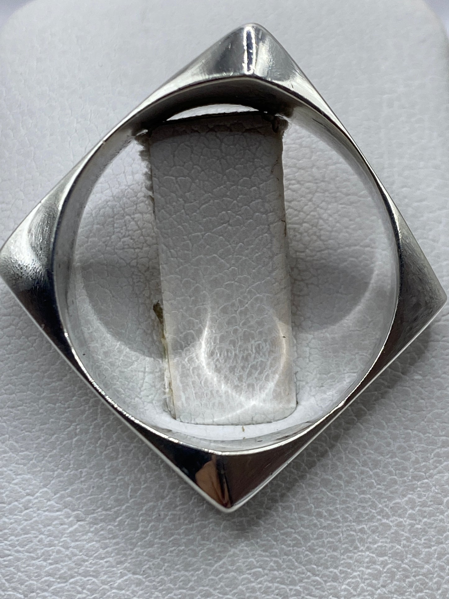 Interior del anillo con el Quinto .925 visible