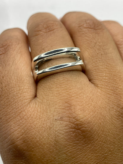 Anillo sobre fondo blanco mostrando el Quinto .925 en el interior